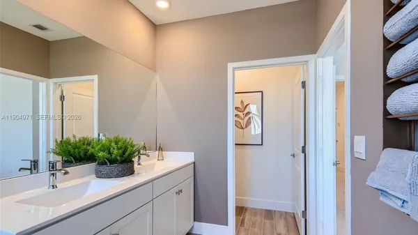 $4,300 | 117 Southwest 170th Avenue, Unit 117, Pembroke Pines, FL 33027