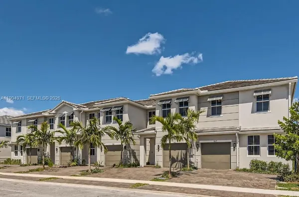 $4,300 | 117 Southwest 170th Avenue, Unit 117, Pembroke Pines, FL 33027