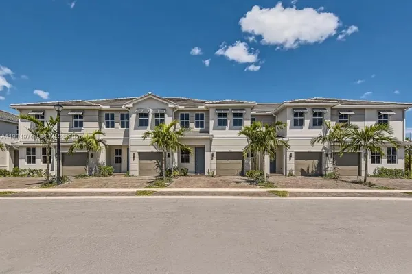 $4,300 | 117 Southwest 170th Avenue, Unit 117, Pembroke Pines, FL 33027