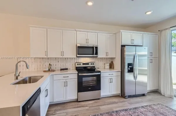 $4,300 | 117 Southwest 170th Avenue, Unit 117, Pembroke Pines, FL 33027