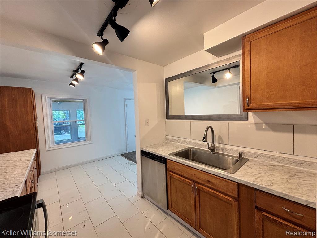 18350 Codding Street Detroit, MI 48219 - Photo 6 of 14
