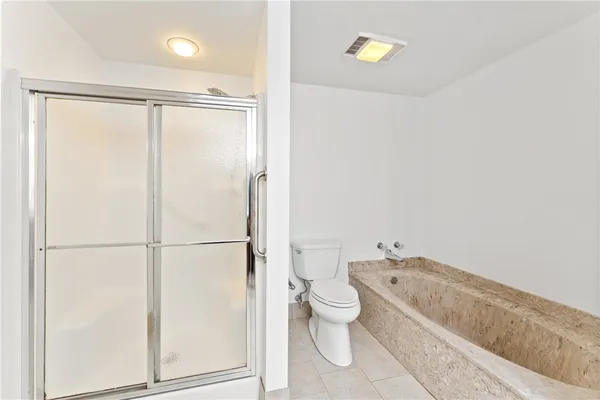 $3,000 | 30 Argyle Avenue, Unit 206, Riverside, RI 02915