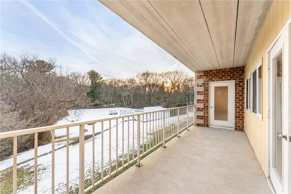 $3,000 | 30 Argyle Avenue, Unit 206, Riverside, RI 02915