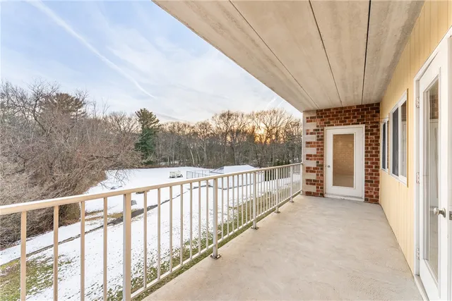 $3,000 | 30 Argyle Avenue, Unit 206, East Providence, RI 02915