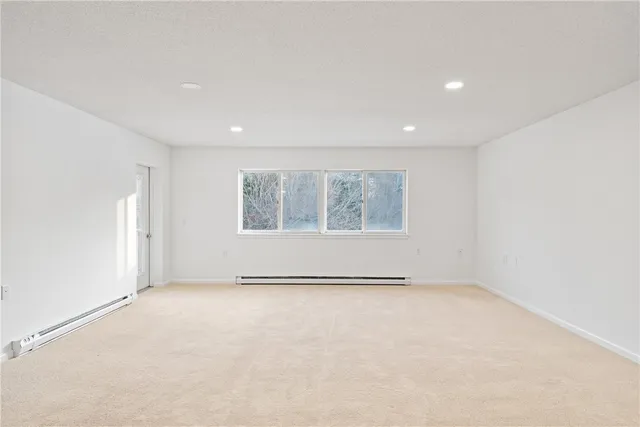 $3,000 | 30 Argyle Avenue, Unit 206, East Providence, RI 02915