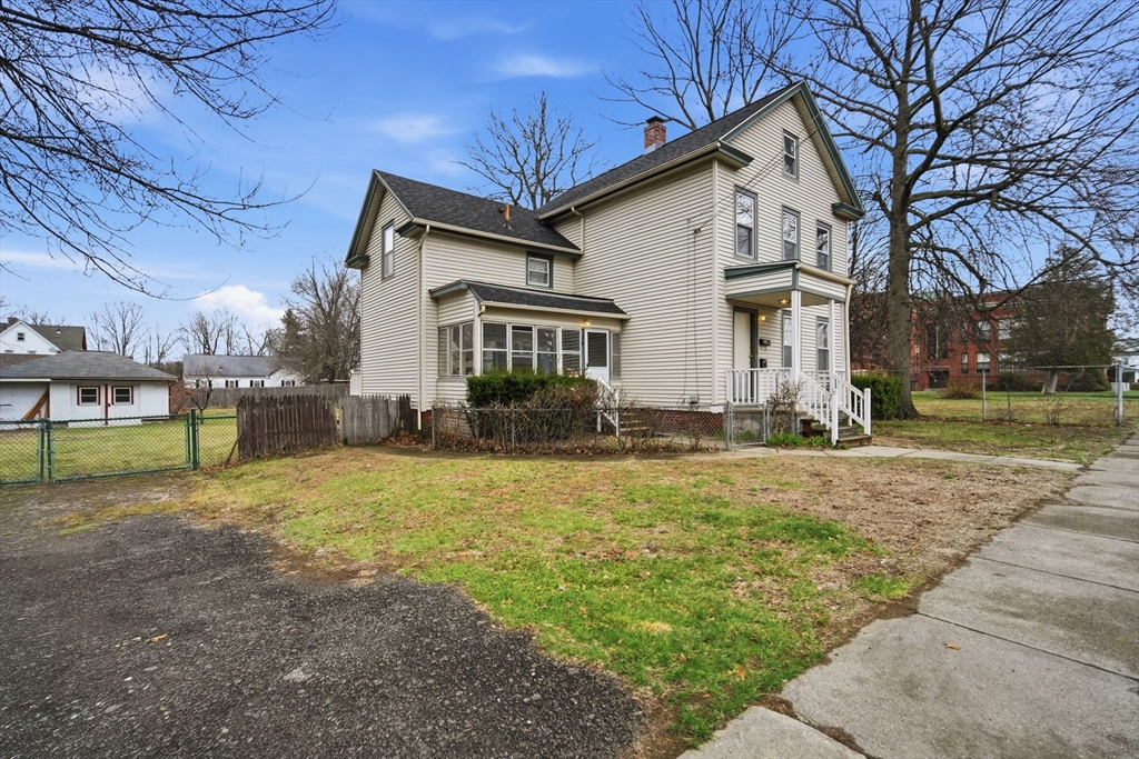 76 Hampden Street Springfield, MA 01151 - Photo 3 of 40 Gallery Image 3