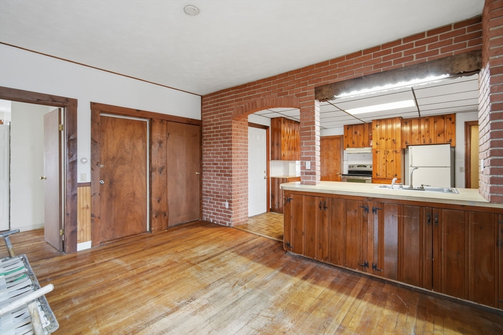 76 Hampden Street Springfield, MA 01151 - Photo 5 of 40 Gallery Image 5