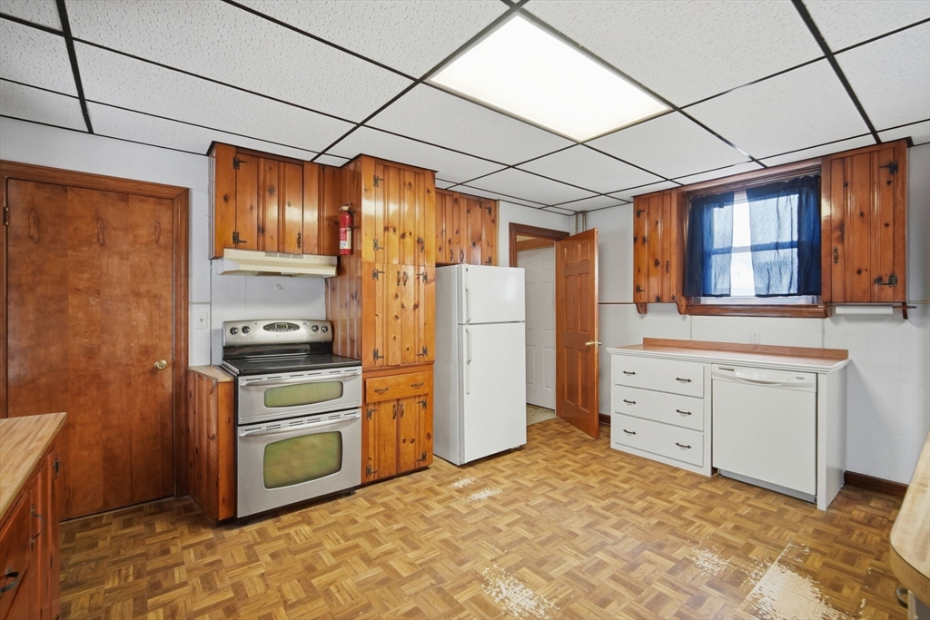 76 Hampden Street Springfield, MA 01151 - Photo 6 of 40 Gallery Image 6