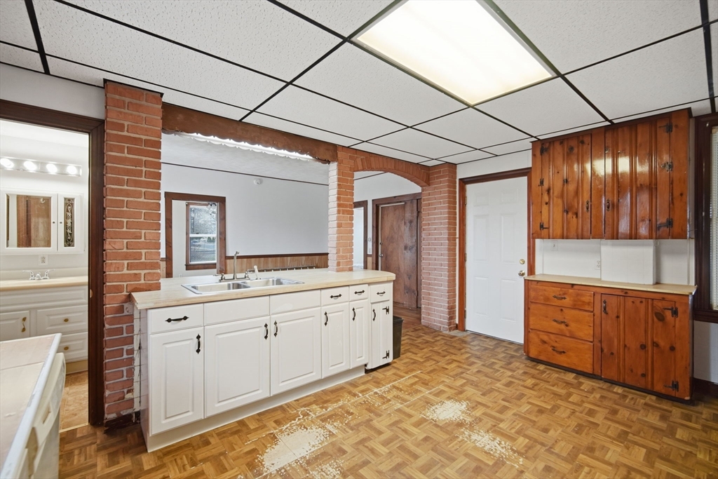 76 Hampden Street Springfield, MA 01151 - Photo 8 of 40 Gallery Image 8