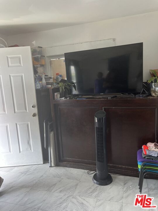 619 West Cherry Street Compton, CA 90222 - Photo 4 of 16