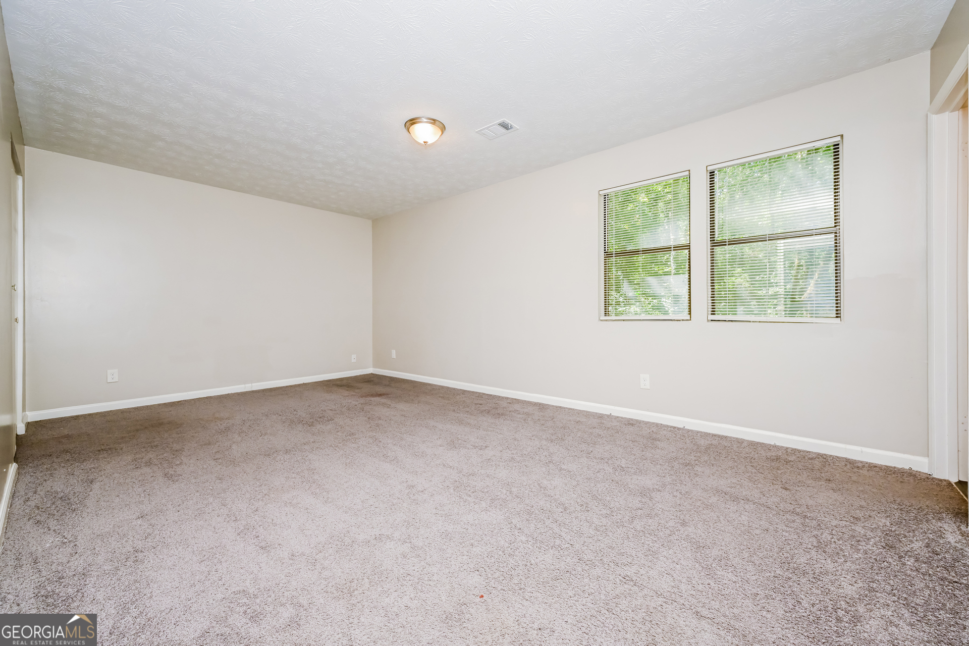 4301 Dogwood Farms Drive Decatur, GA 30034 - Photo 10 of 22 an empty room with a window
