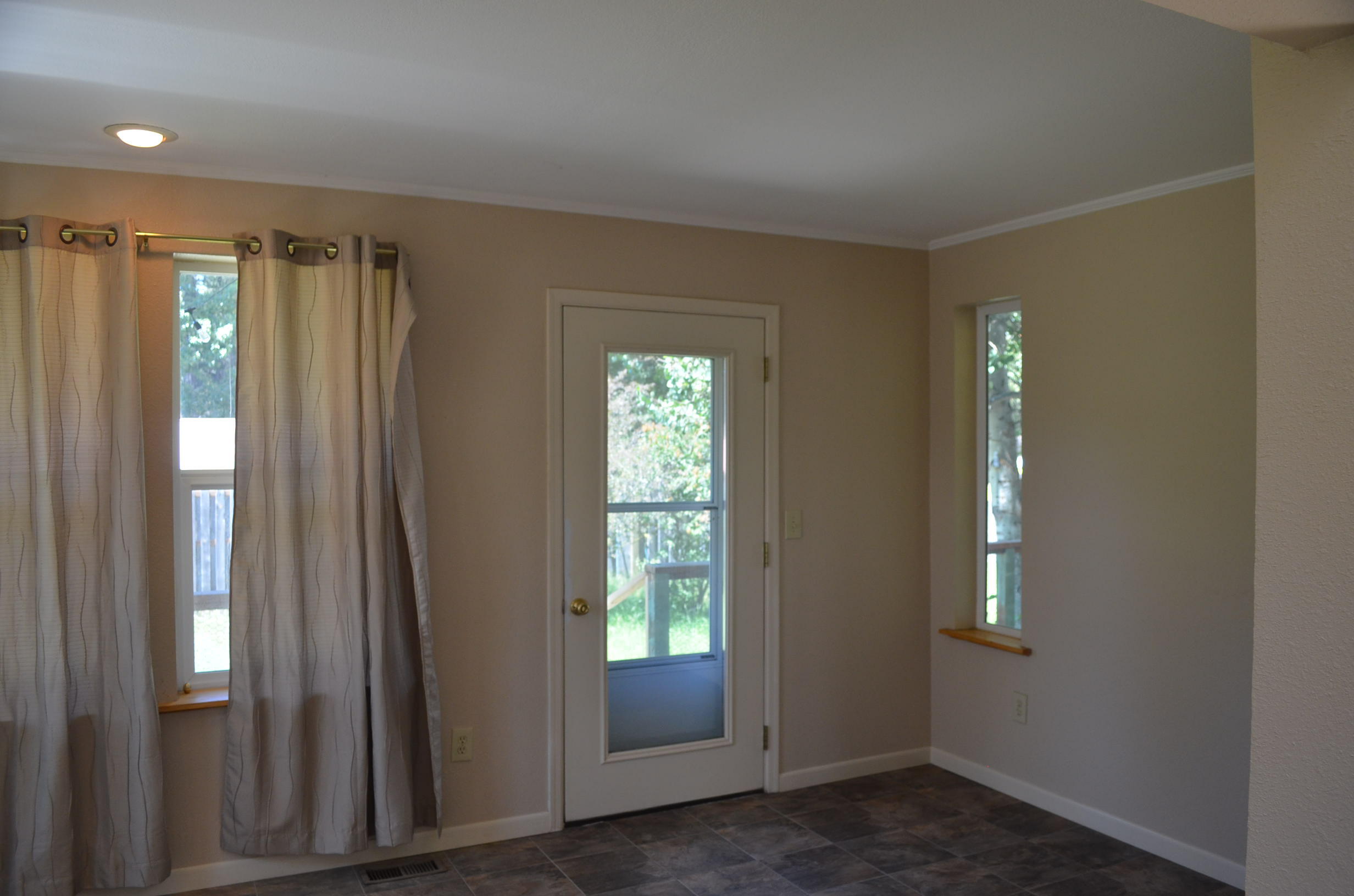 137008 Main Street Crescent, OR 97733 - Photo 10 of 50 a view of entryway with window