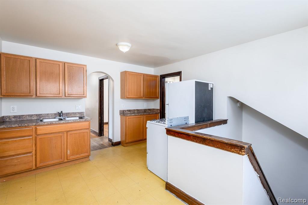 21770 Ryan (upper Unit) Road Warren, MI 48091 - Photo 12 of 28