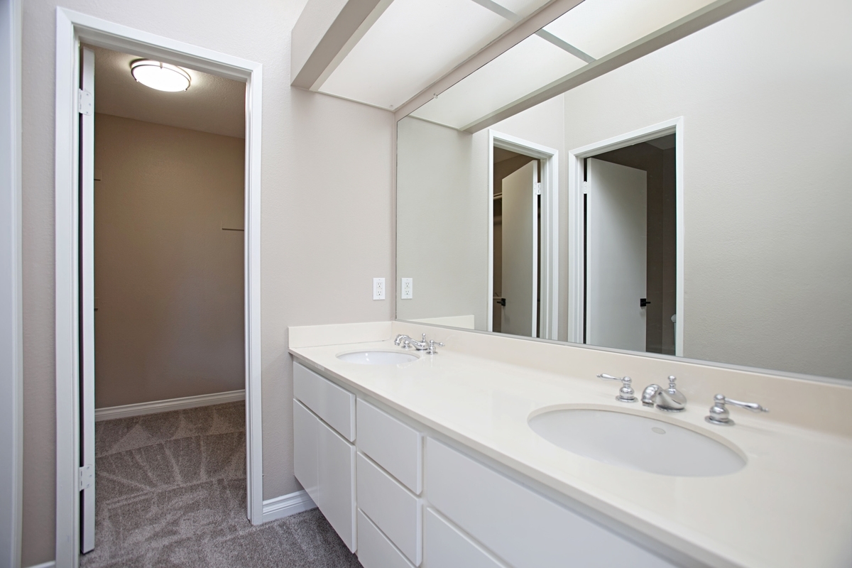 830 Bluewater Road Carlsbad, CA 92011 - Photo 7 of 14