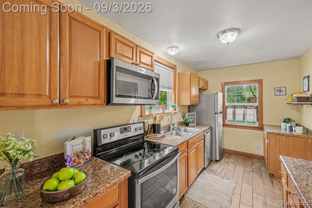 4735 Elizabeth Lake Road Waterford, MI 48327 - Photo 6 of 28 Gallery Image 6
