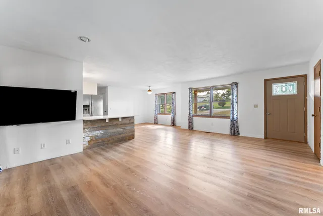 $299,900 | 2461 Bobwhite Drive, Muscatine, IA 52761