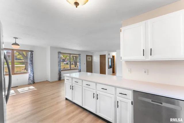 $299,900 | 2461 Bobwhite Drive, Muscatine, IA 52761