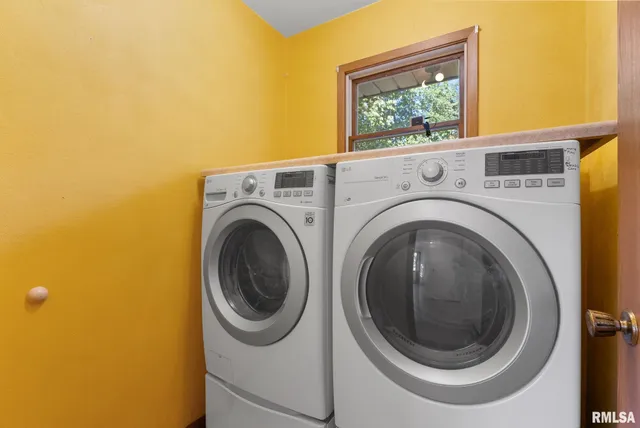 $299,900 | 2461 Bobwhite Drive, Muscatine, IA 52761