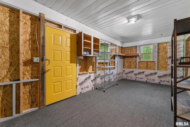 $299,900 | 2461 Bobwhite Drive, Muscatine, IA 52761