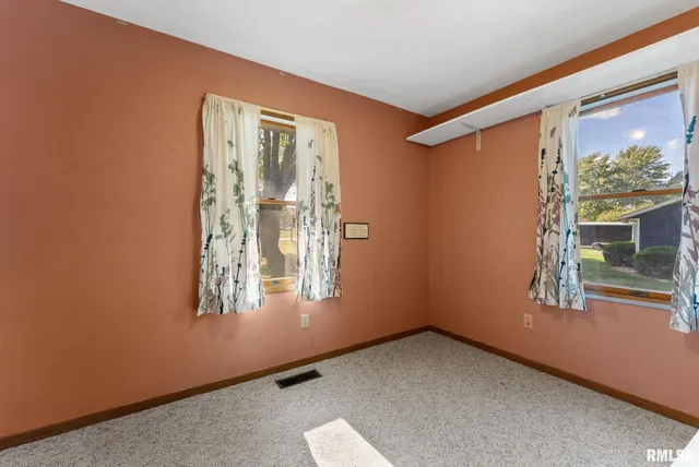 $299,900 | 2461 Bobwhite Drive, Muscatine, IA 52761