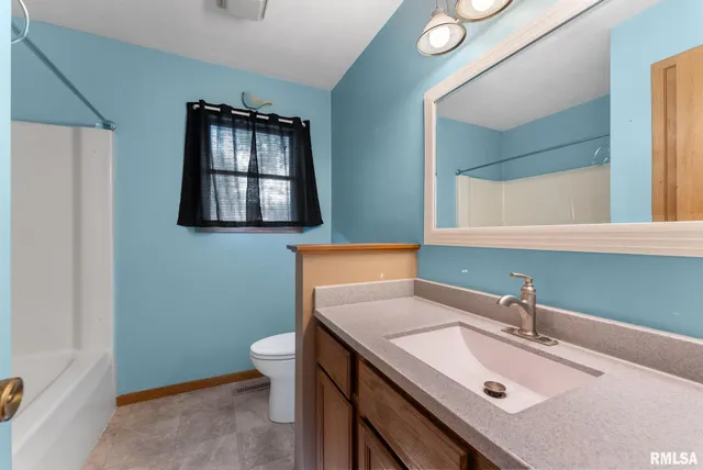 $299,900 | 2461 Bobwhite Drive, Muscatine, IA 52761