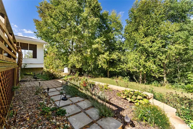 $299,900 | 2461 Bobwhite Drive, Muscatine, IA 52761