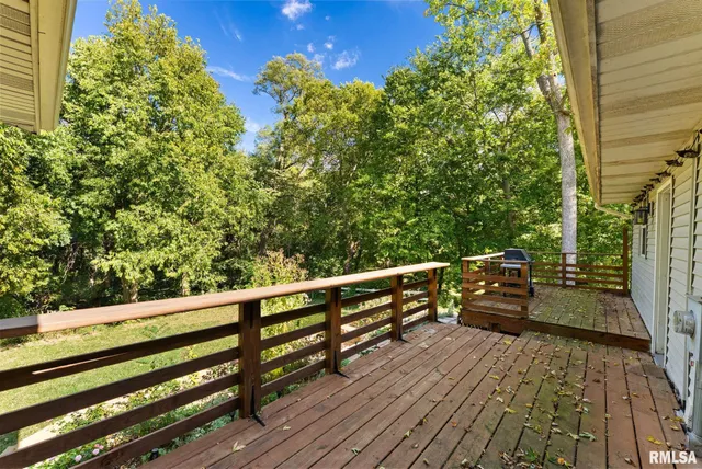 $299,900 | 2461 Bobwhite Drive, Muscatine, IA 52761