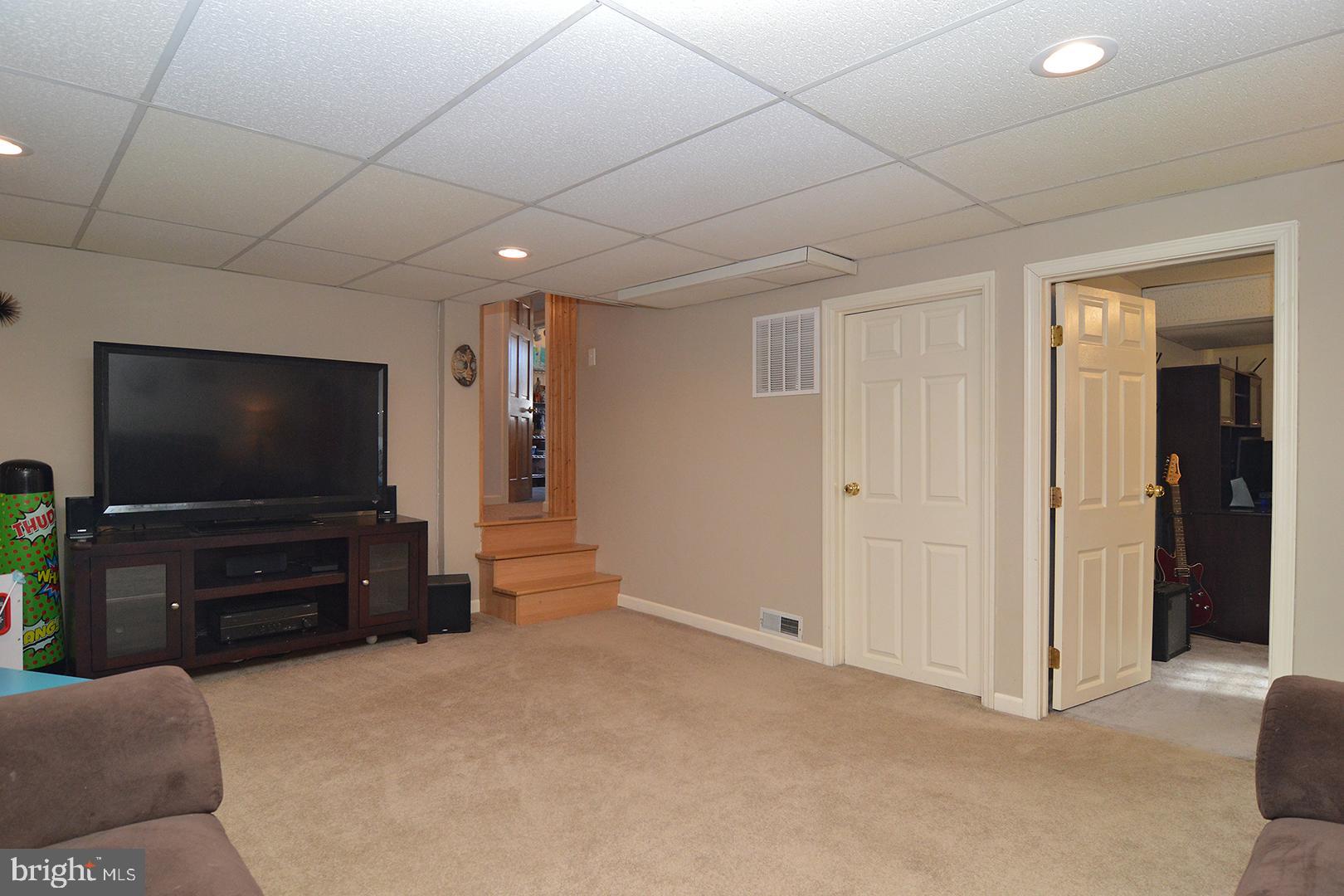 102 Eric Avenue Reading, PA 19607 - Photo 38 of 49