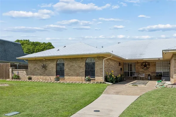 $399,000 | 2903 Country Pl Court, Carrollton, TX 75006