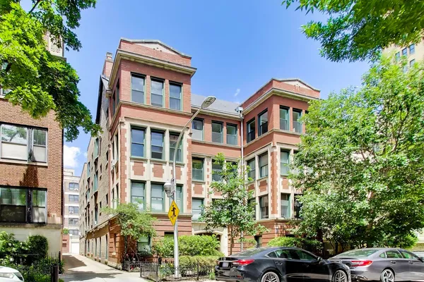 $329,900 | 434 West Aldine Avenue, Unit 3A, Chicago, IL 60657