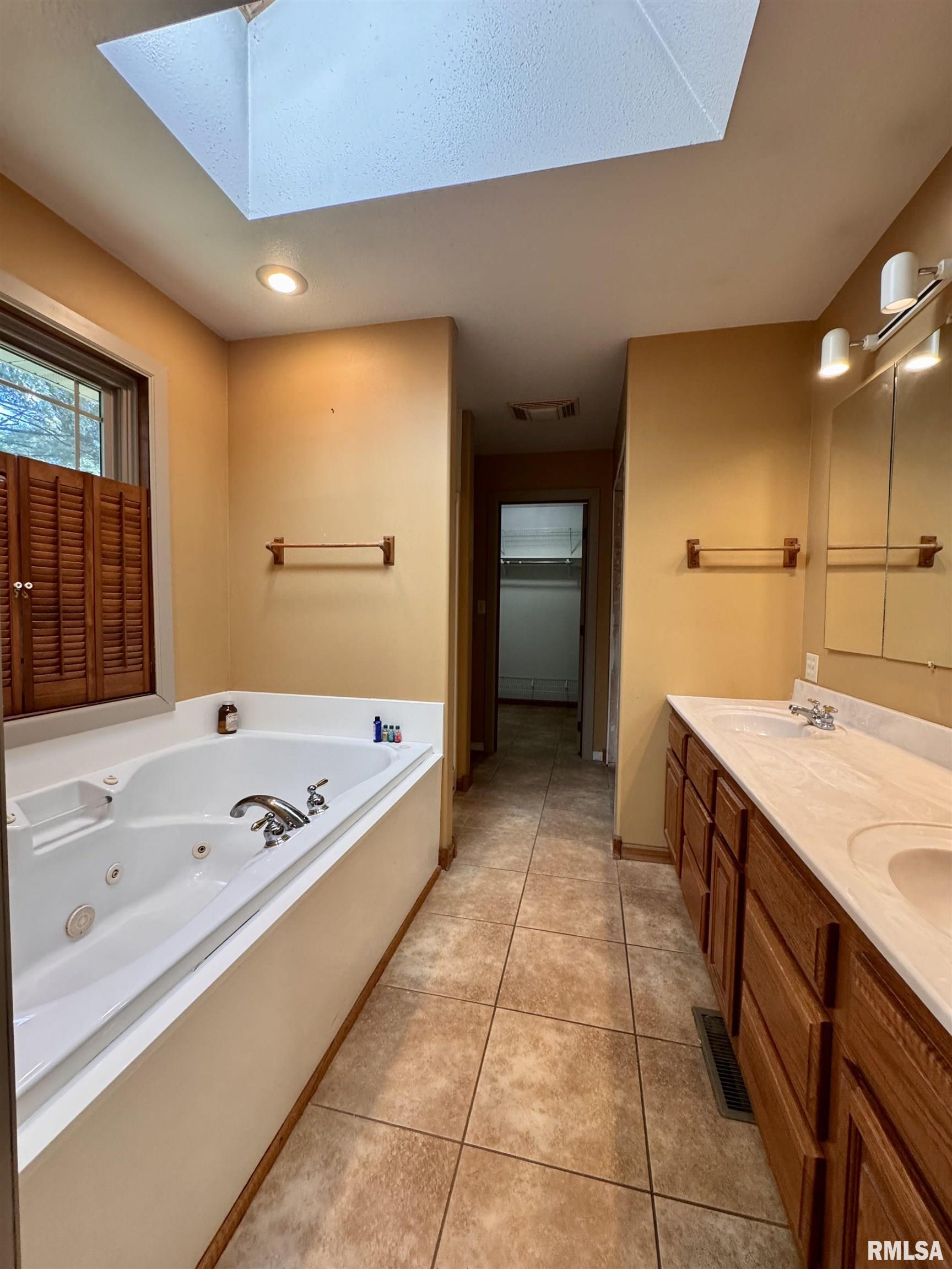 12101 North 1050th Road Macomb, IL 61455 - Photo 27 of 45 Gallery Image 27