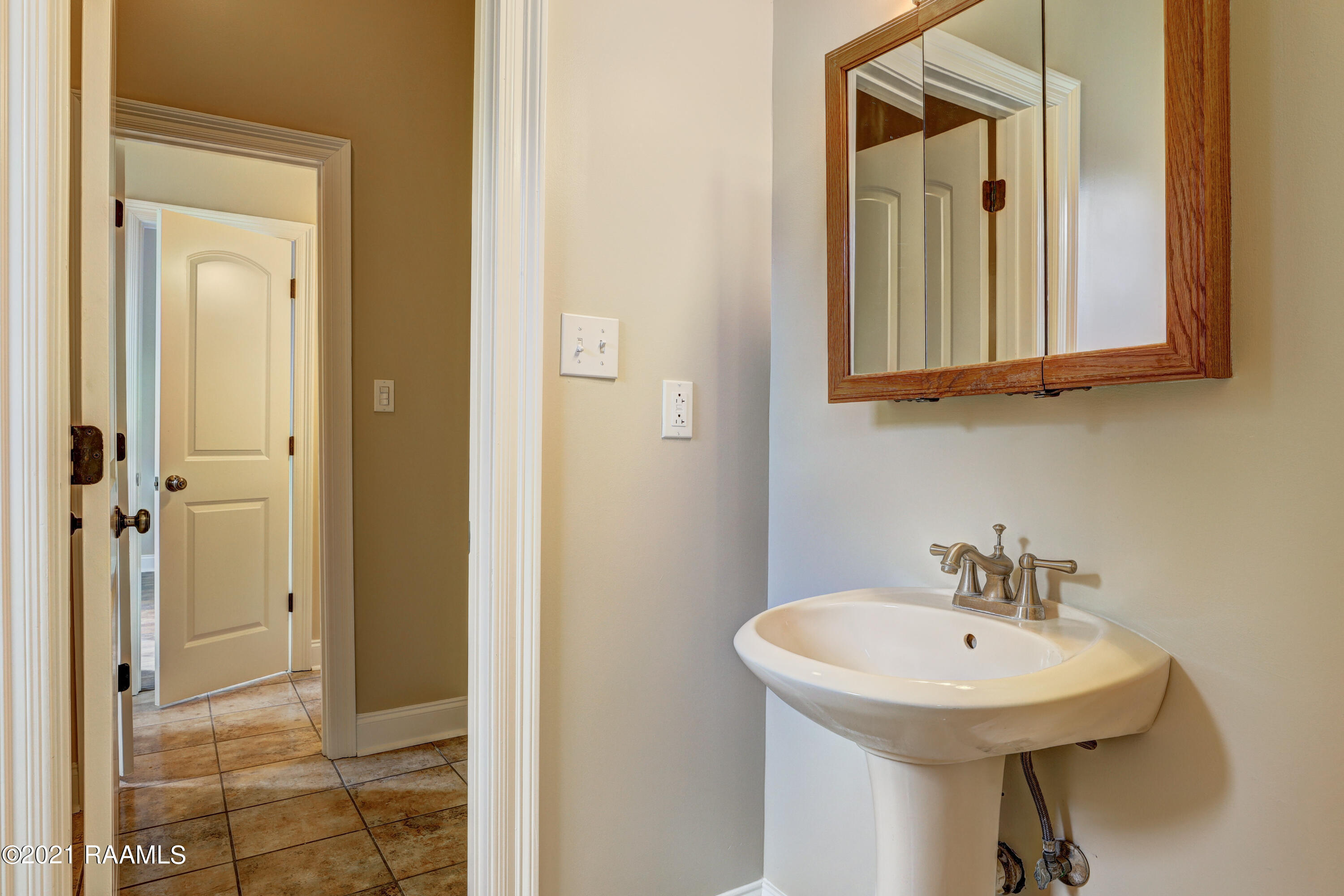 742 Hummingbird Lane New Iberia, LA 70560 - Photo 21 of 50 742 Hummingbird Ln-19