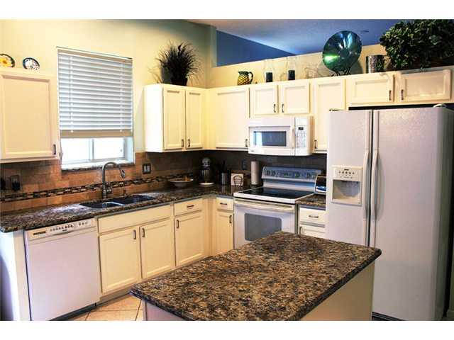 2492 Southeast Springtree Place Stuart, FL 34997 - Photo 2 of 9 Gallery Image 2