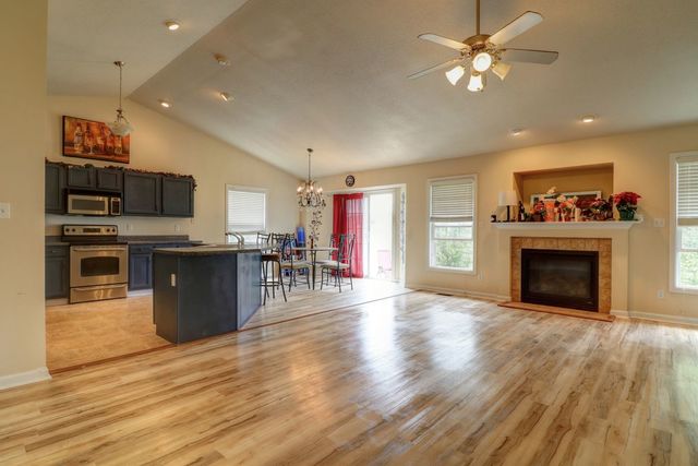 3915 Pebblebrook Lane Champaign, IL 61822 - Photo 3 of 19