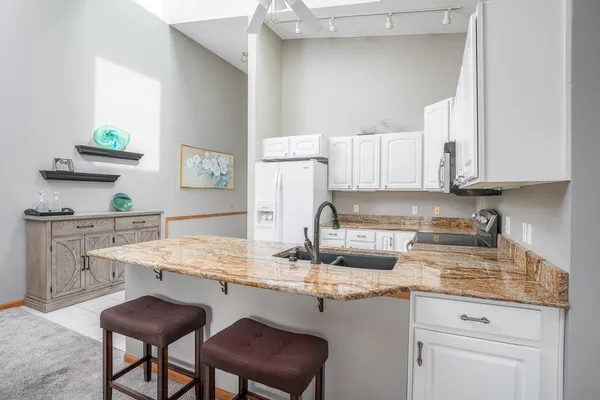 $249,500 | 2958 Holiday Court, Unit 9, Bettendorf, IA 52722