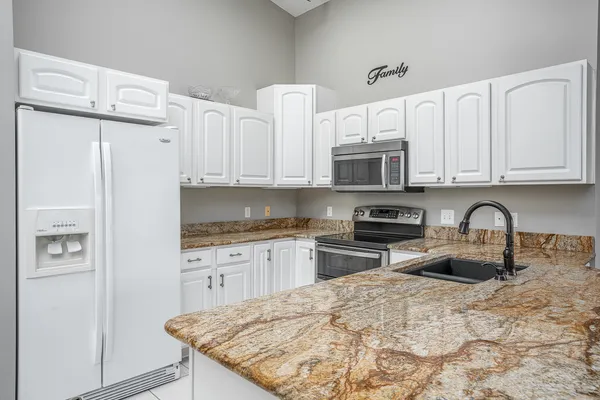 $249,500 | 2958 Holiday Court, Unit 9, Bettendorf, IA 52722