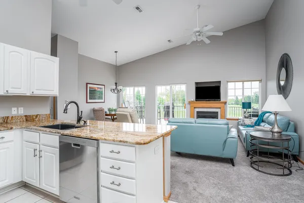 $249,500 | 2958 Holiday Court, Unit 9, Bettendorf, IA 52722