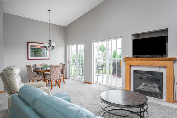 $249,500 | 2958 Holiday Court, Unit 9, Bettendorf, IA 52722
