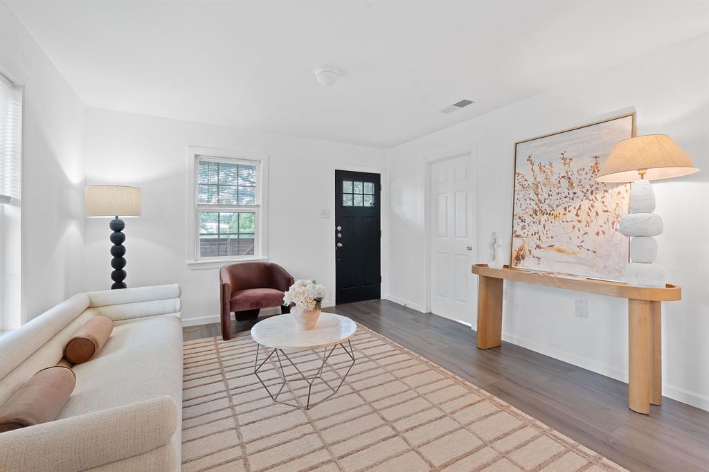 1156 Nickols Avenue Austin, TX 78721 - Photo 10 of 23 a living room with furniture