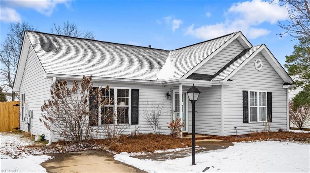 754 Hitchcock Way High Point, NC 27265 - Photo 2 of 32