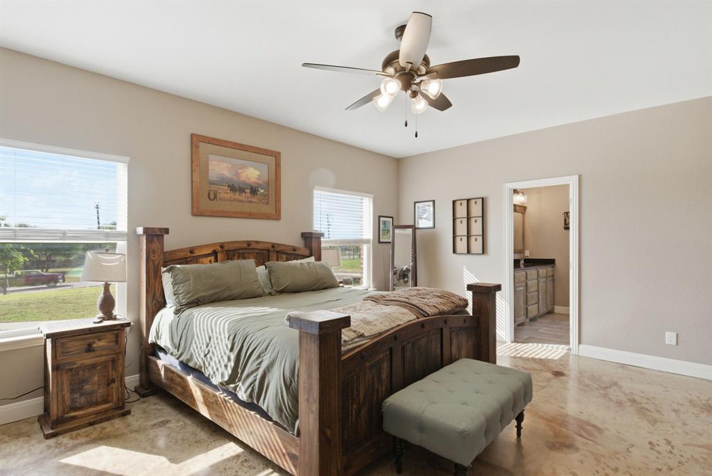 1012 Justin Drive Springtown, TX 76082 - Photo 12 of 40