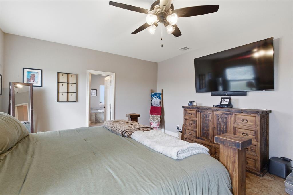 1012 Justin Drive Springtown, TX 76082 - Photo 13 of 40