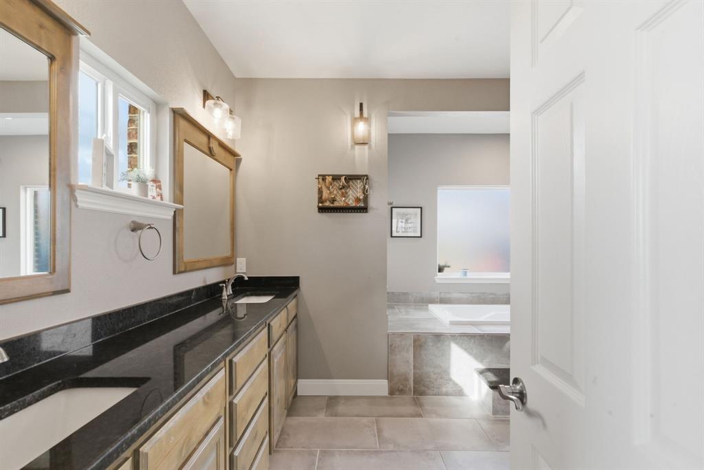 1012 Justin Drive Springtown, TX 76082 - Photo 14 of 40