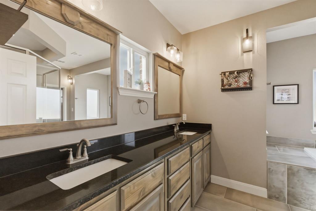 1012 Justin Drive Springtown, TX 76082 - Photo 15 of 40