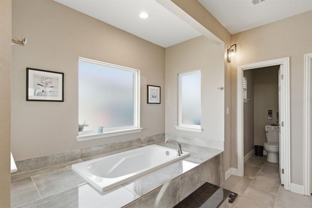 1012 Justin Drive Springtown, TX 76082 - Photo 16 of 40