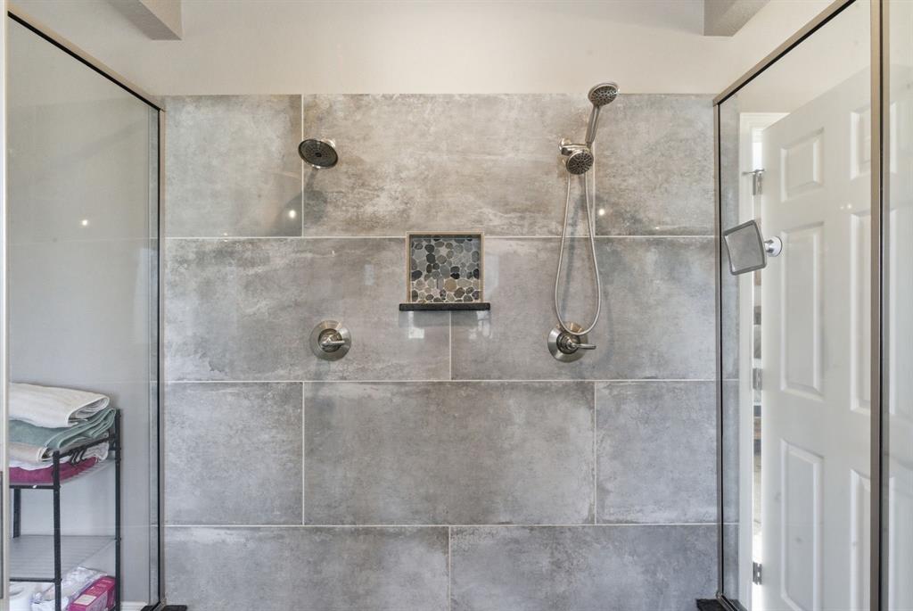 1012 Justin Drive Springtown, TX 76082 - Photo 18 of 40