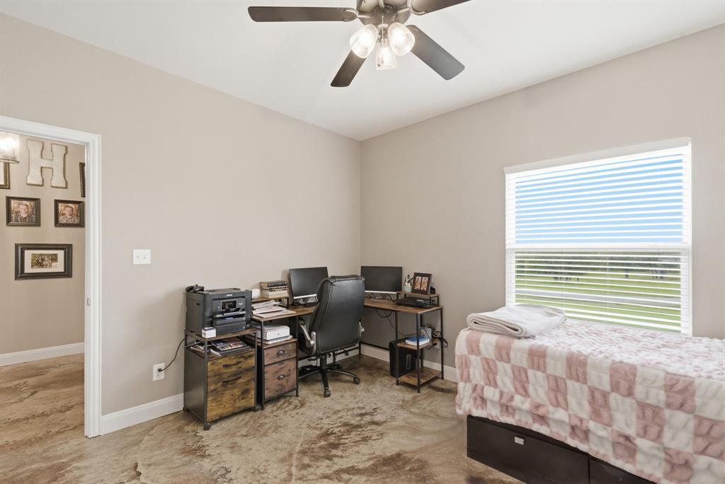 1012 Justin Drive Springtown, TX 76082 - Photo 26 of 40