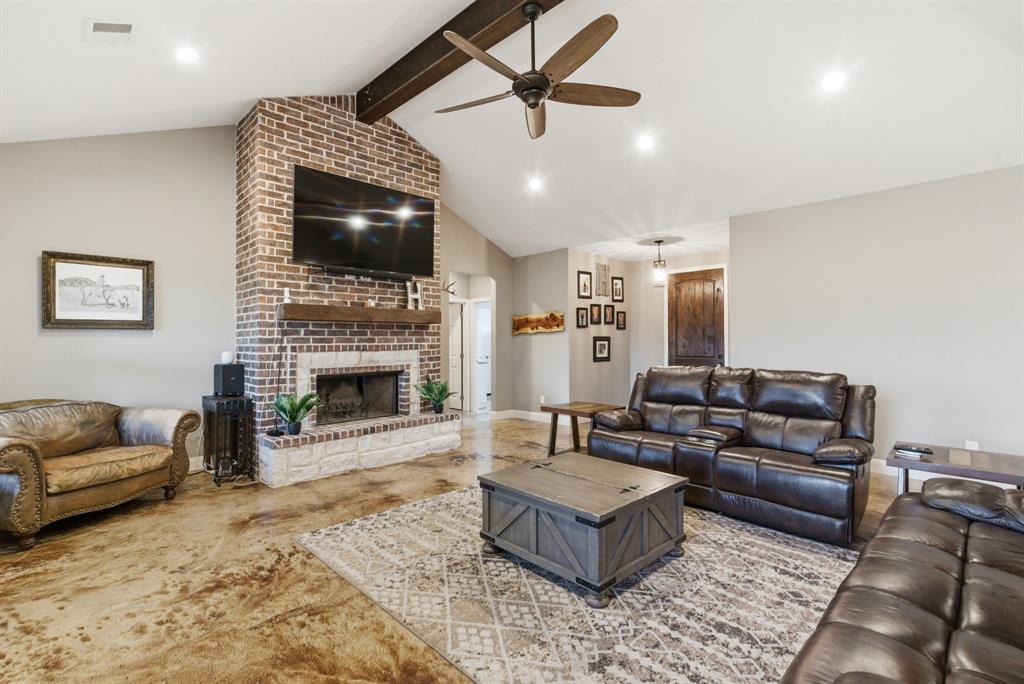 1012 Justin Drive Springtown, TX 76082 - Photo 3 of 40