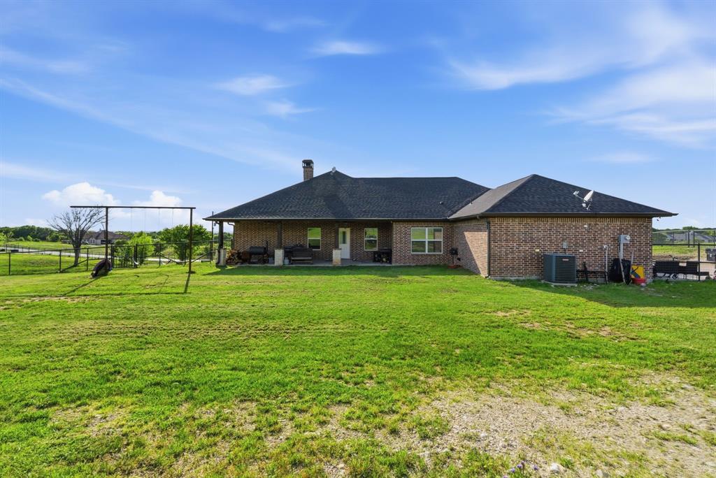 1012 Justin Drive Springtown, TX 76082 - Photo 33 of 40