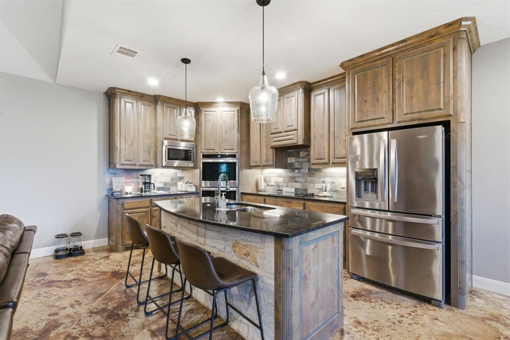 1012 Justin Drive Springtown, TX 76082 - Photo 7 of 40